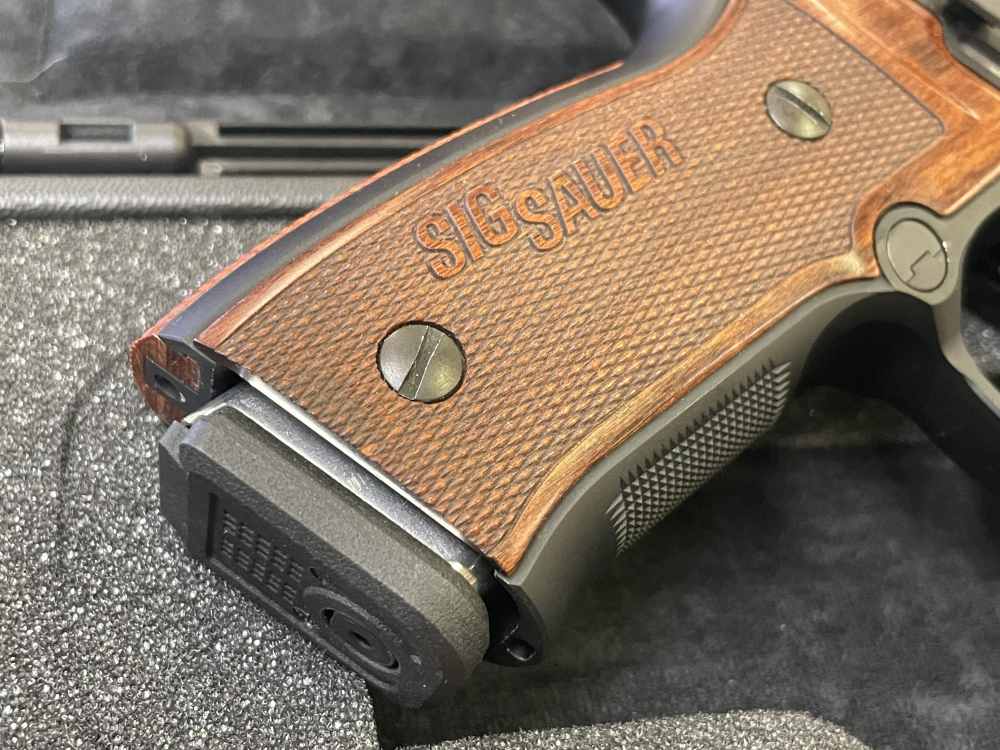 Sig Sauer P320 AXG Classic Custom Works 9mm 3.9" P-320 +2 MAGS & ORIG CASE-img-9