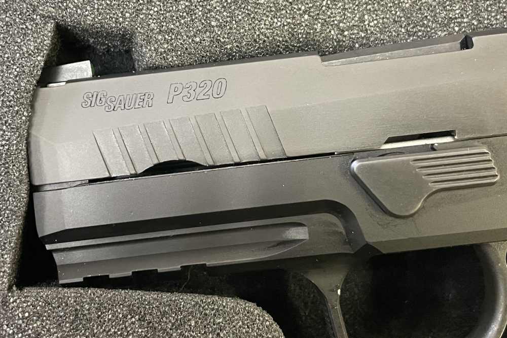 Sig Sauer P320 AXG Classic Custom Works 9mm 3.9" P-320 +2 MAGS & ORIG CASE-img-2