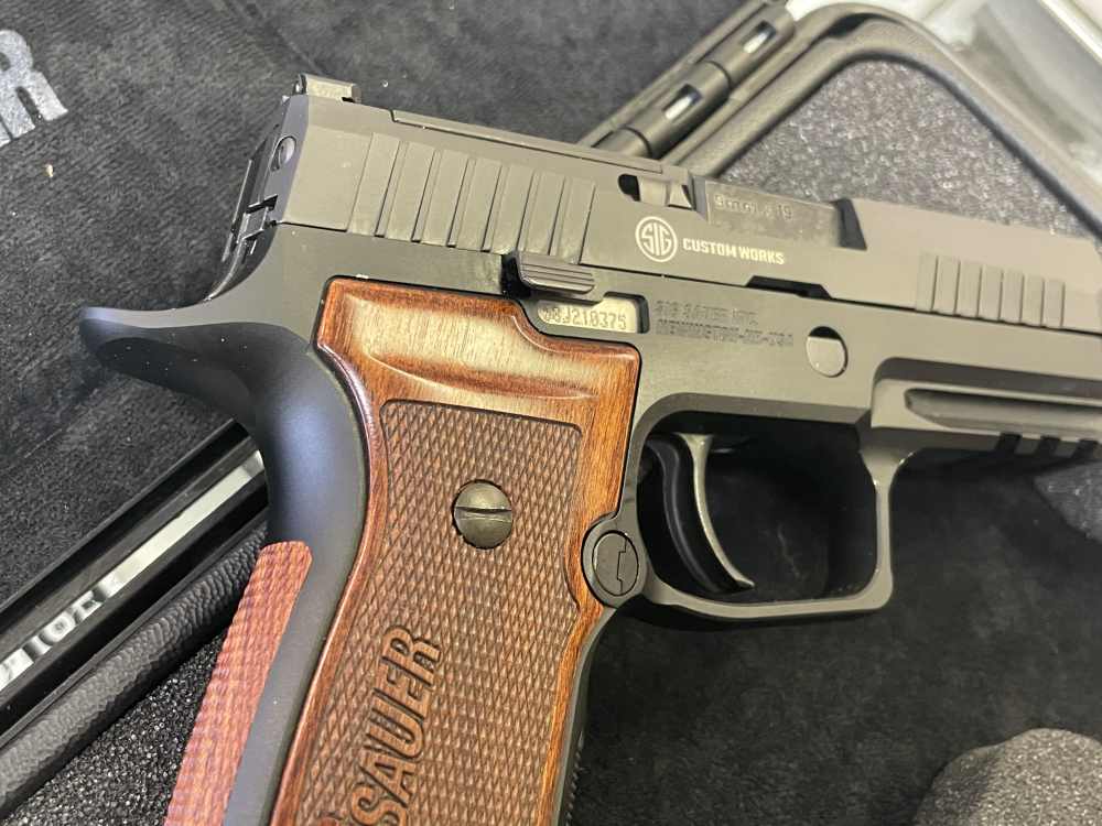 Sig Sauer P320 AXG Classic Custom Works 9mm 3.9" P-320 +2 MAGS & ORIG CASE-img-7
