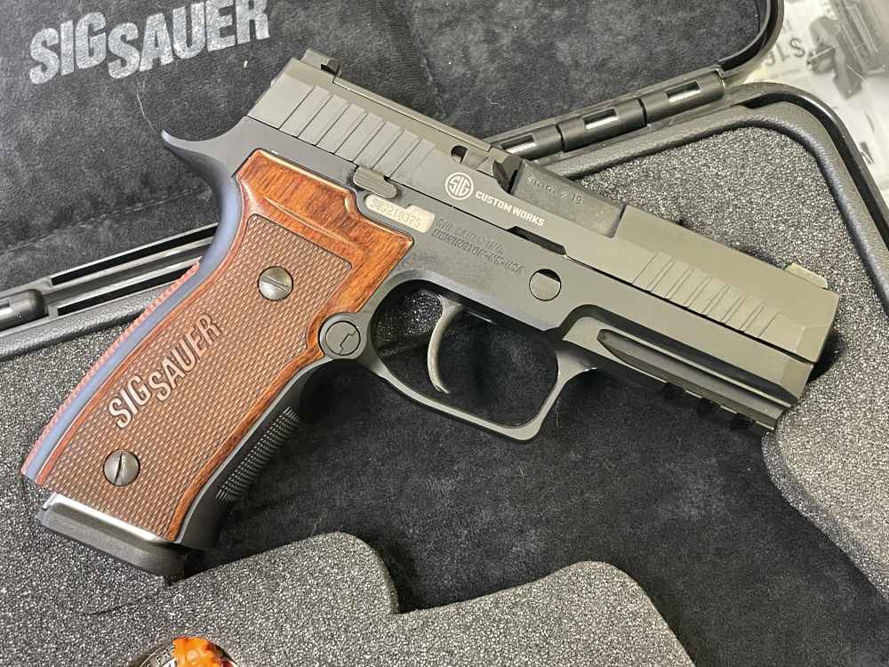 Sig Sauer P320 AXG Classic Custom Works 9mm 3.9" P-320 +2 MAGS & ORIG CASE-img-5