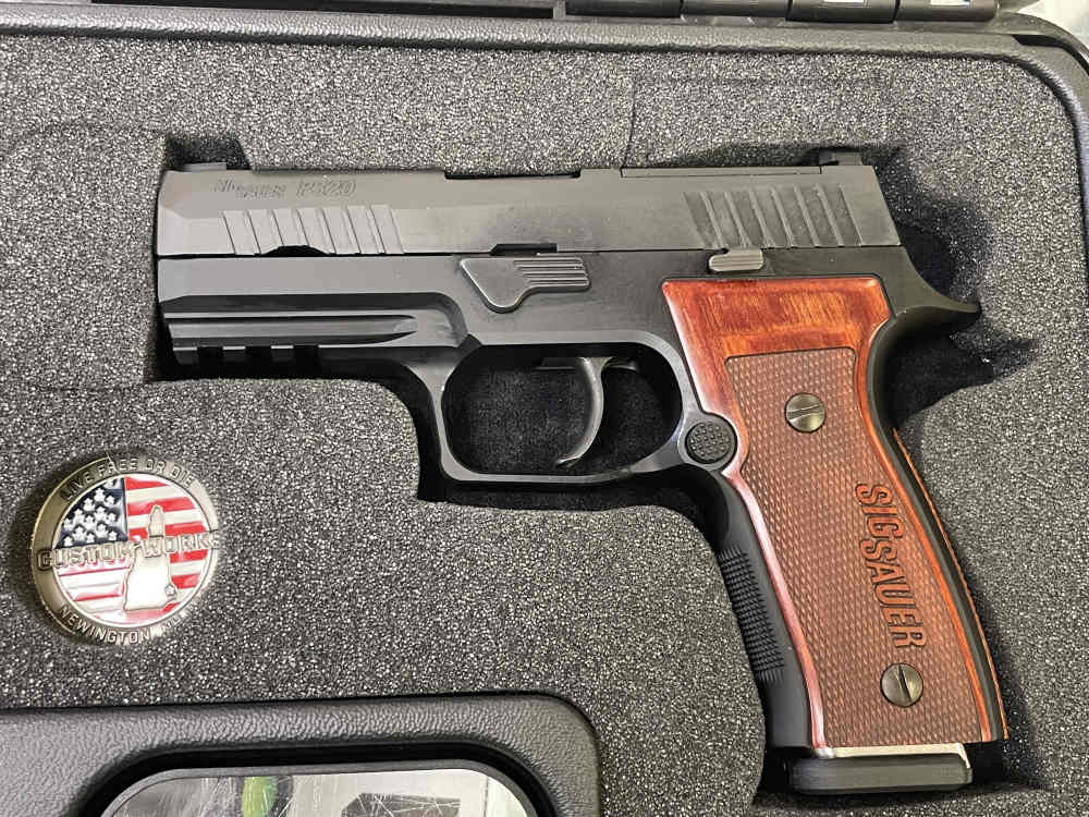 Sig Sauer P320 AXG Classic Custom Works 9mm 3.9" P-320 +2 MAGS & ORIG CASE-img-0