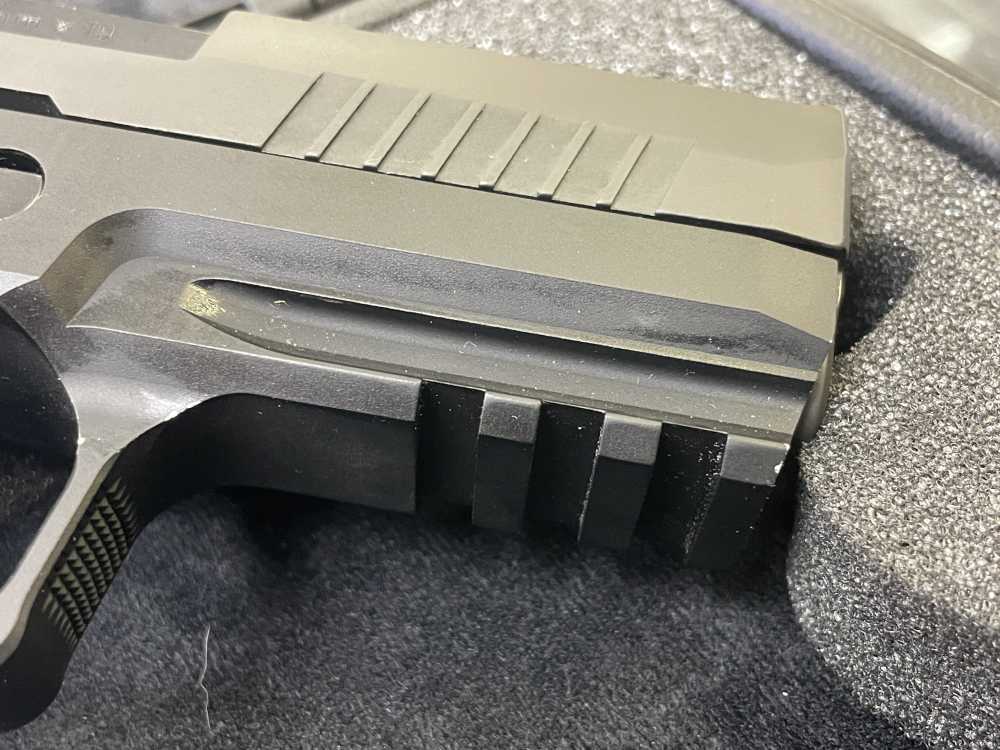 Sig Sauer P320 AXG Classic Custom Works 9mm 3.9" P-320 +2 MAGS & ORIG CASE-img-11