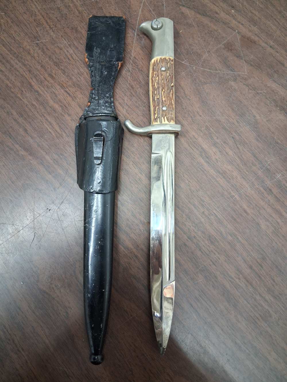 GERMAN WW2 DRESS BAYONET WITH SCABBARD & FROG STAG GRIPS WKC MAKER-img-2