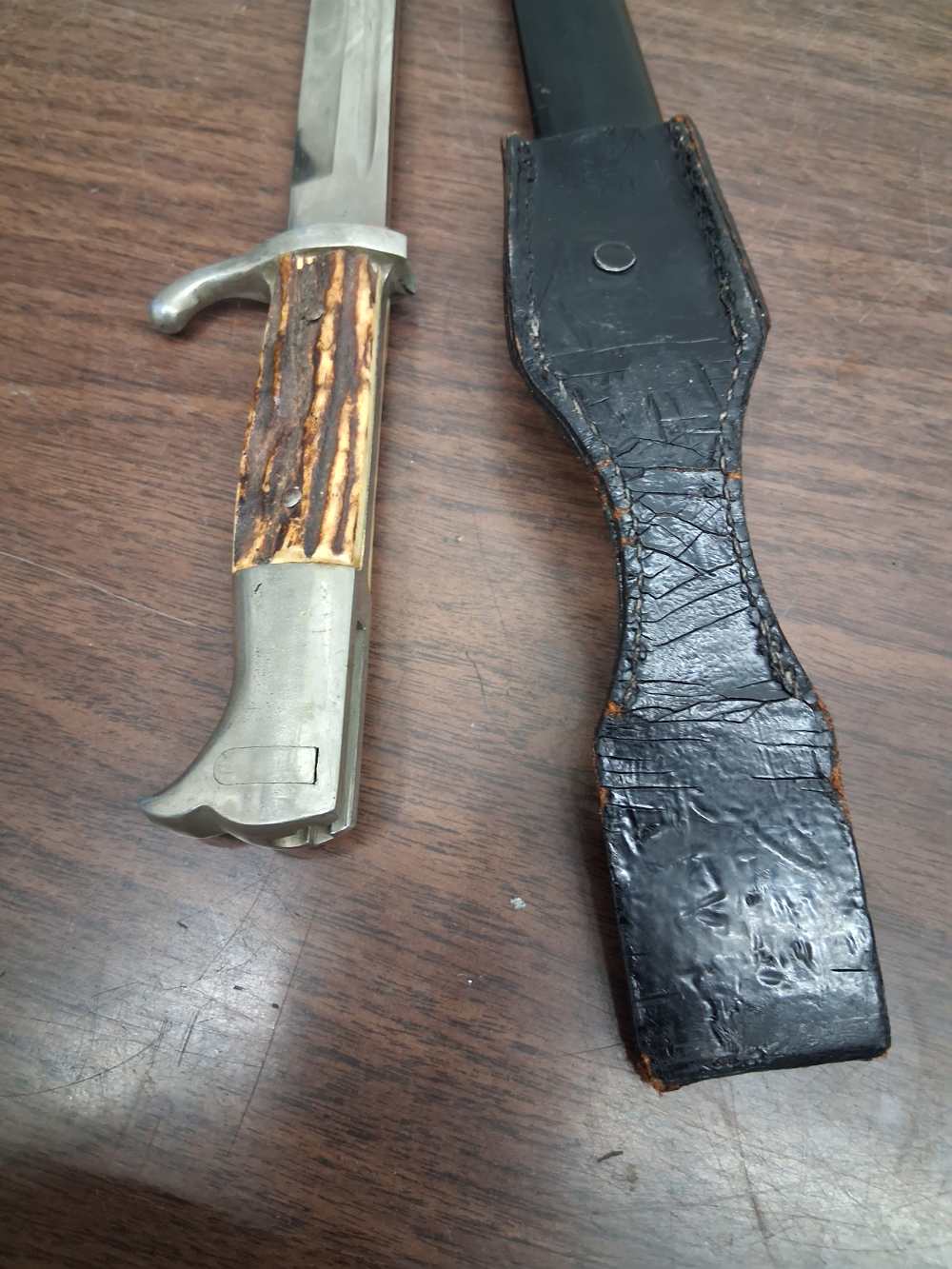 GERMAN WW2 DRESS BAYONET WITH SCABBARD & FROG STAG GRIPS WKC MAKER-img-13