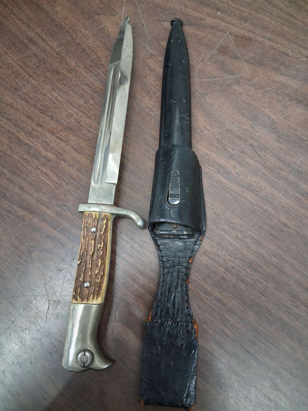 GERMAN WW2 DRESS BAYONET WITH SCABBARD & FROG STAG GRIPS WKC MAKER-img-3