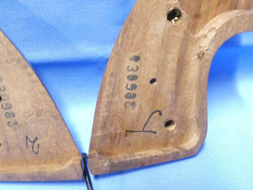 1-SET VINTAGE FACTORY OEM COLT TROOPER MKIII WOOD GRIPS W/SCREW *MINT*-img-4
