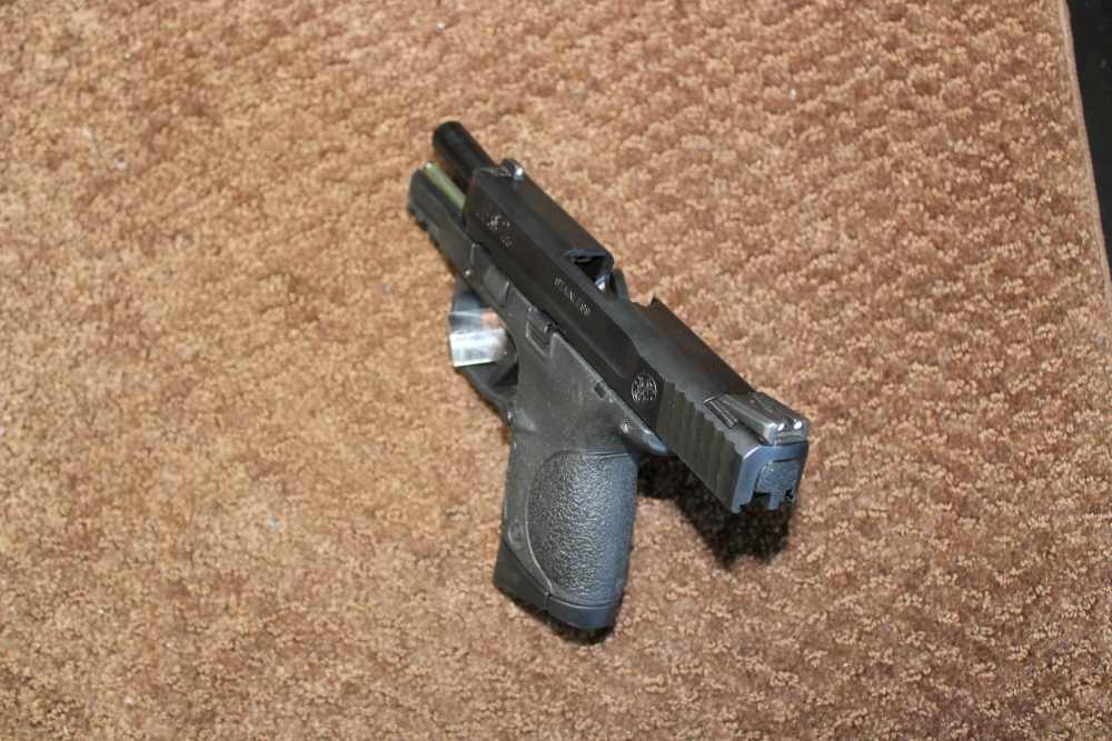 smith & wesson  m&p40c 40 s&w stainless slide-img-5