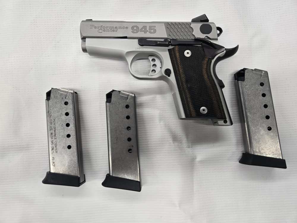 Smith & Wesson 945 Performance Center-img-3