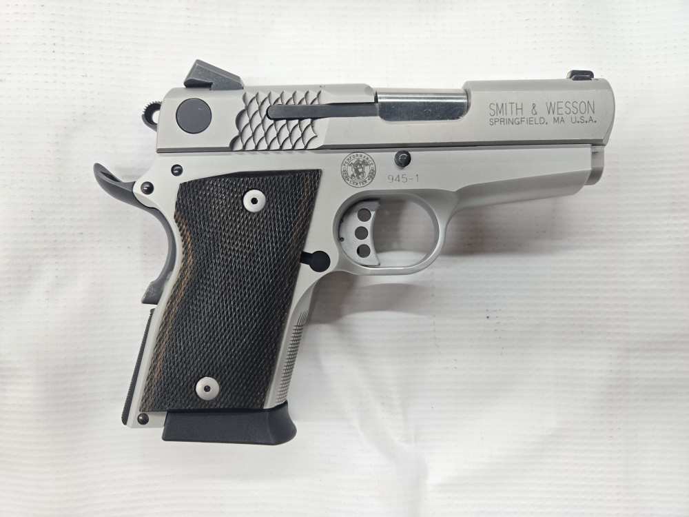 Smith & Wesson 945 Performance Center-img-0
