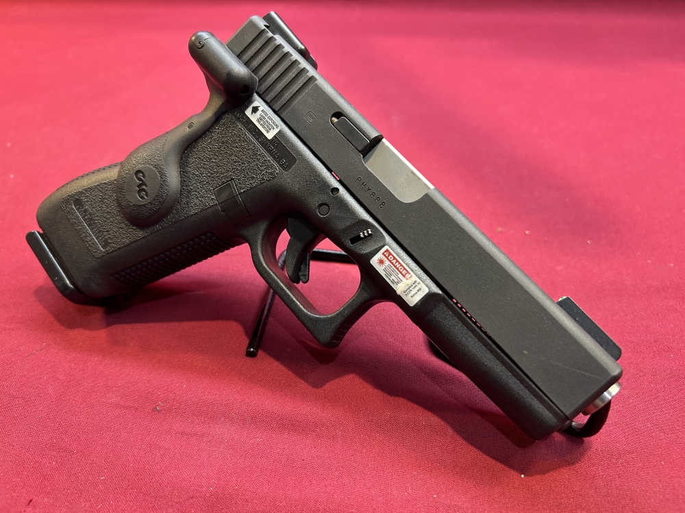 Glock 22 gen 2 .40 s&w  with custom barrel and laser mint!-img-1