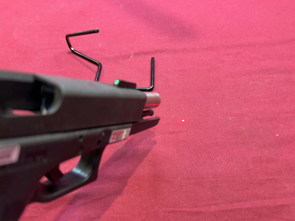Glock 22 gen 2 .40 s&w  with custom barrel and laser mint!-img-8