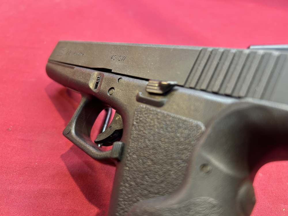 Glock 22 gen 2 .40 s&w  with custom barrel and laser mint!-img-5