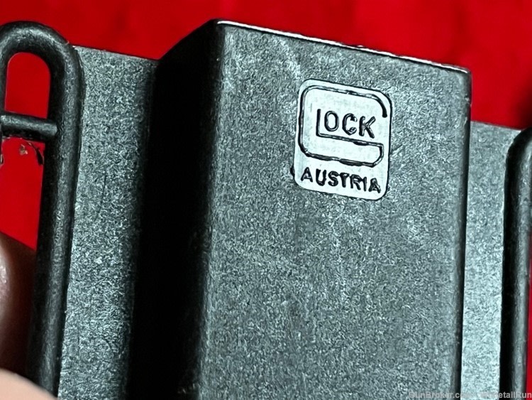 FACTORY GLOCK VINTAGE 17-RD, "U"-BACK GEN 1 9MM MAGAZINE MODELS 17-PRE-BAN-img-9