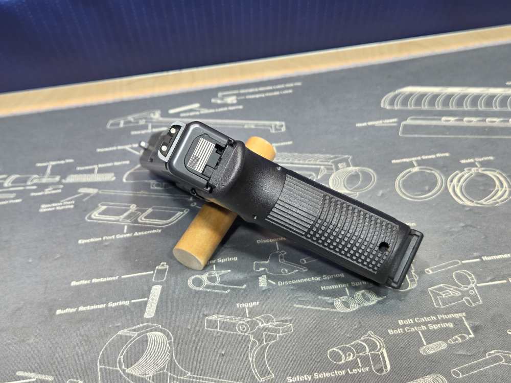 Glock 23 Gen 3 .40 S&W Semi-Automatic Pistol w/ 13 Rnd Mag and Night Sights-img-9