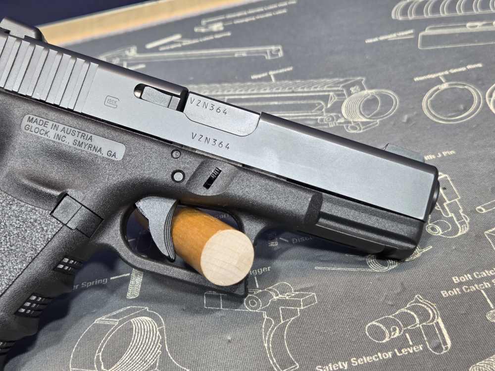 Glock 23 Gen 3 .40 S&W Semi-Automatic Pistol w/ 13 Rnd Mag and Night Sights-img-8