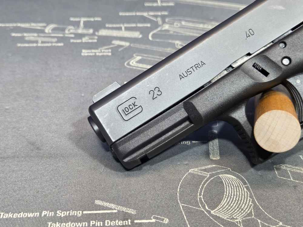 Glock 23 Gen 3 .40 S&W Semi-Automatic Pistol w/ 13 Rnd Mag and Night Sights-img-1