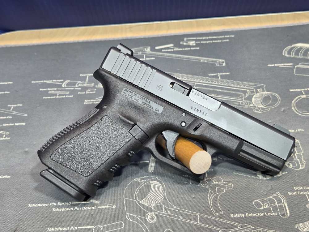 Glock 23 Gen 3 .40 S&W Semi-Automatic Pistol w/ 13 Rnd Mag and Night Sights-img-5