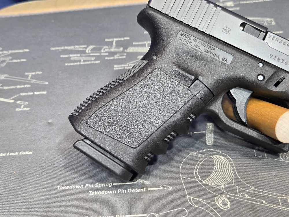 Glock 23 Gen 3 .40 S&W Semi-Automatic Pistol w/ 13 Rnd Mag and Night Sights-img-6