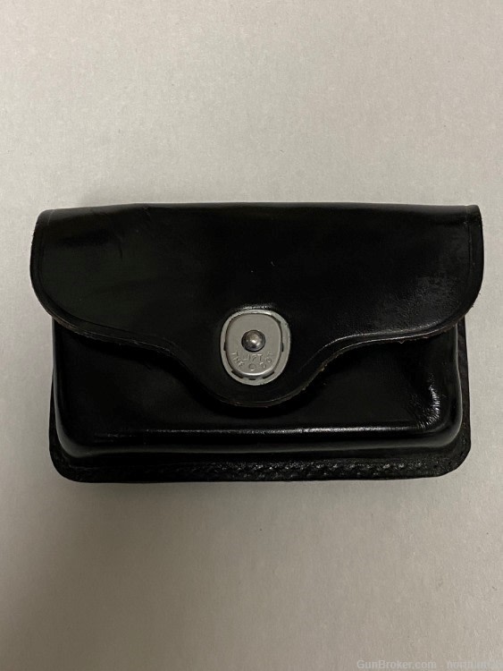 US GI BLACK LEATHER POUCH WITH ONE 15RD M1 CARBINE MAGAZINE. -img-2