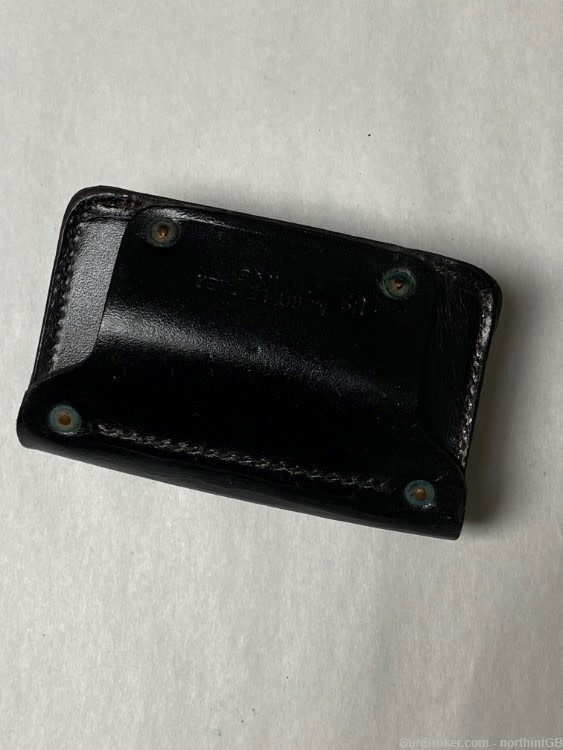US GI BLACK LEATHER POUCH WITH ONE 15RD M1 CARBINE MAGAZINE. -img-3