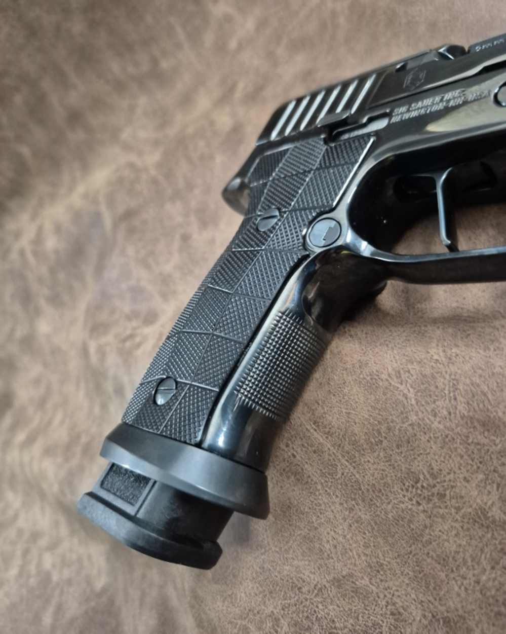 NIB SIG SAUER 320SXGF-9-SW-RES 9MM 3.9" CASE-img-12