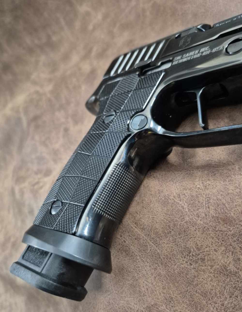 NIB SIG SAUER 320SXGF-9-SW-RES 9MM 3.9" CASE-img-13