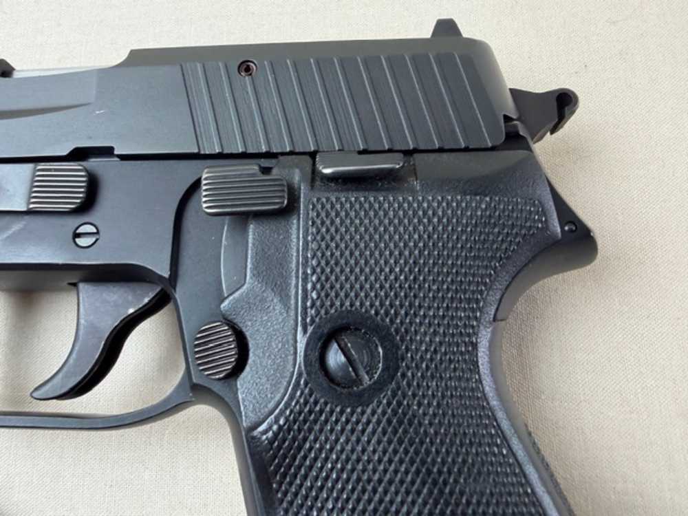 Sig Sauer 225/P6 9mm Para 3.75" Blued-img-38