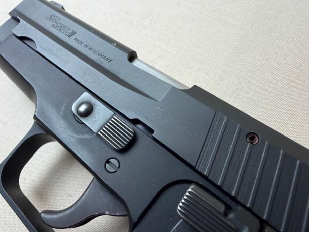 Sig Sauer 225/P6 9mm Para 3.75" Blued-img-32