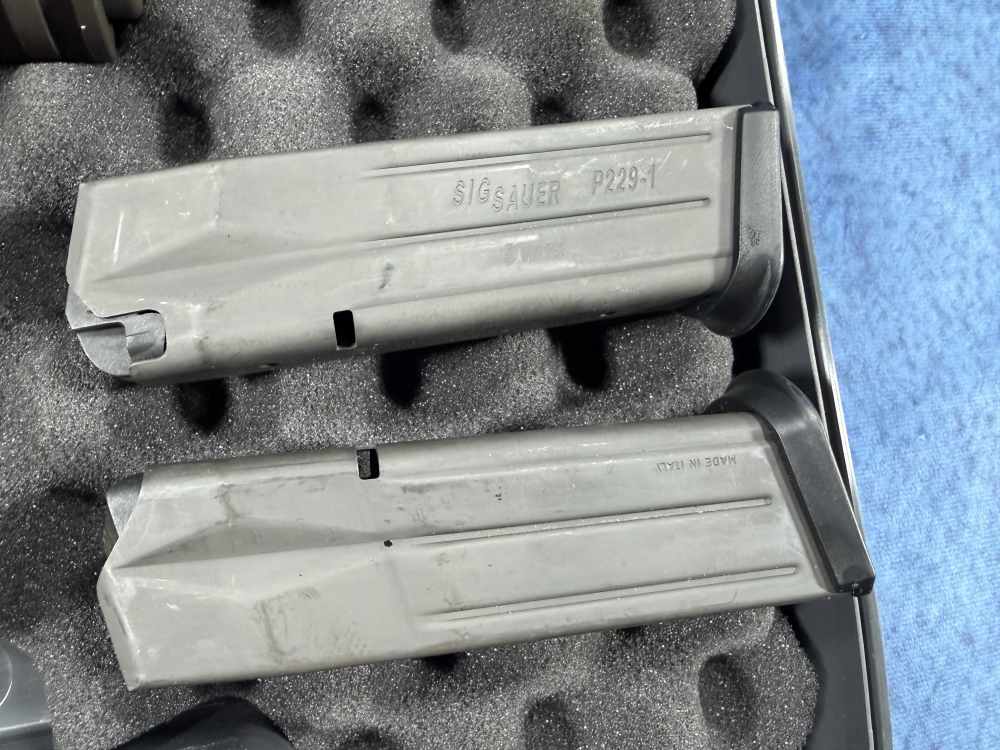 Sig Sauer P229 Legion-img-1