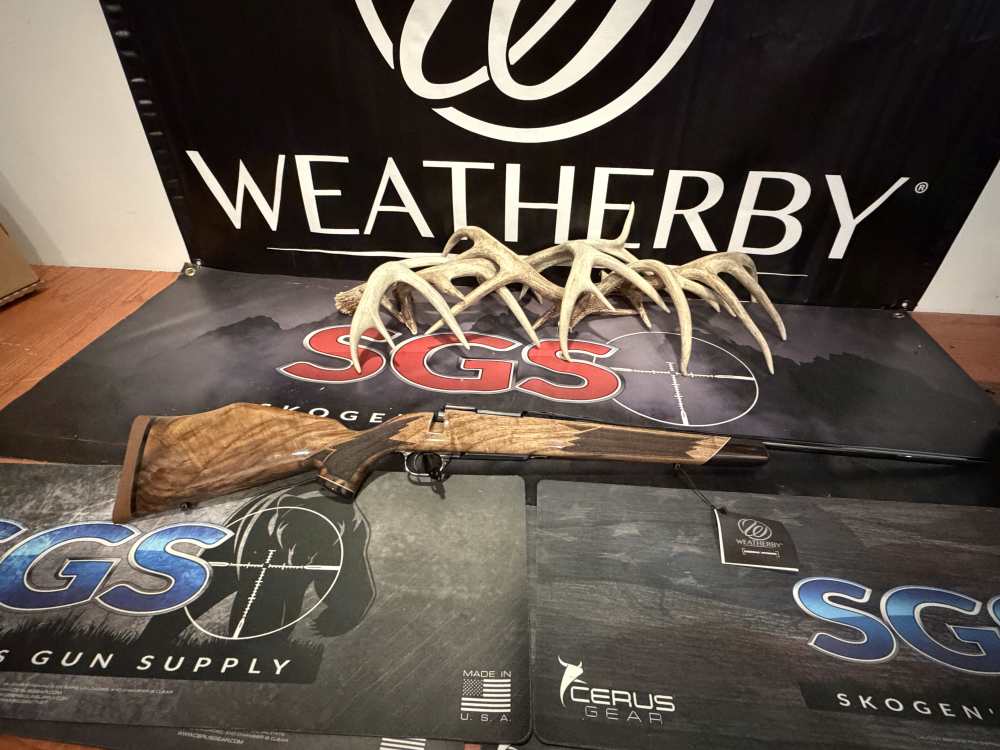 Weatherby Mark V Deluxe Varmintmaster 224 WBY Serial # WY225116-img-1
