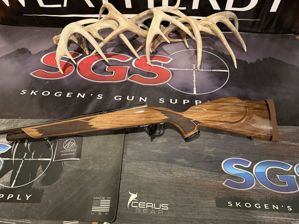 Weatherby Mark V Deluxe Varmintmaster 224Wby Serial # WY225118-img-2