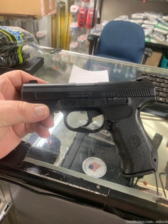 Smith & Wesson - Model SW 990L - .40 Cal - 3.5" barrel.-img-0