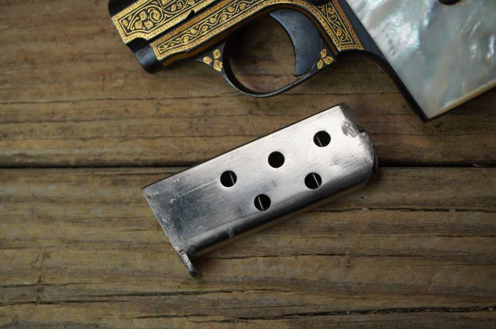 Spanish "Destroyer" 25 auto Damascened GOLD INLAY pearl grips must see C&R-img-32