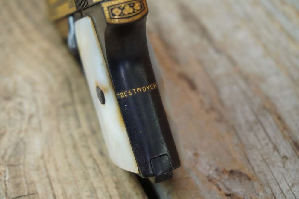 Spanish "Destroyer" 25 auto Damascened GOLD INLAY pearl grips must see C&R-img-21