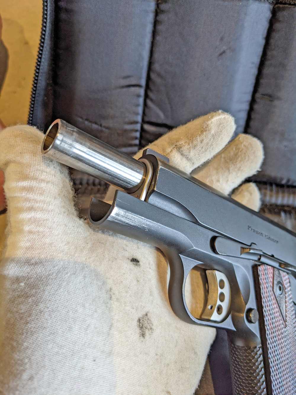 Ed Brown Kobra Carry 1911 COMMANDER  .45ACP / Case / 4 MAGS  -img-19