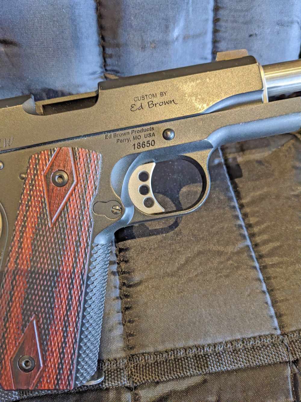 Ed Brown Kobra Carry 1911 COMMANDER  .45ACP / Case / 4 MAGS  -img-2