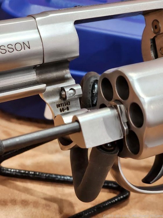 SMITH WESSON 66-8 COMBAT MAGNUM 357-img-4