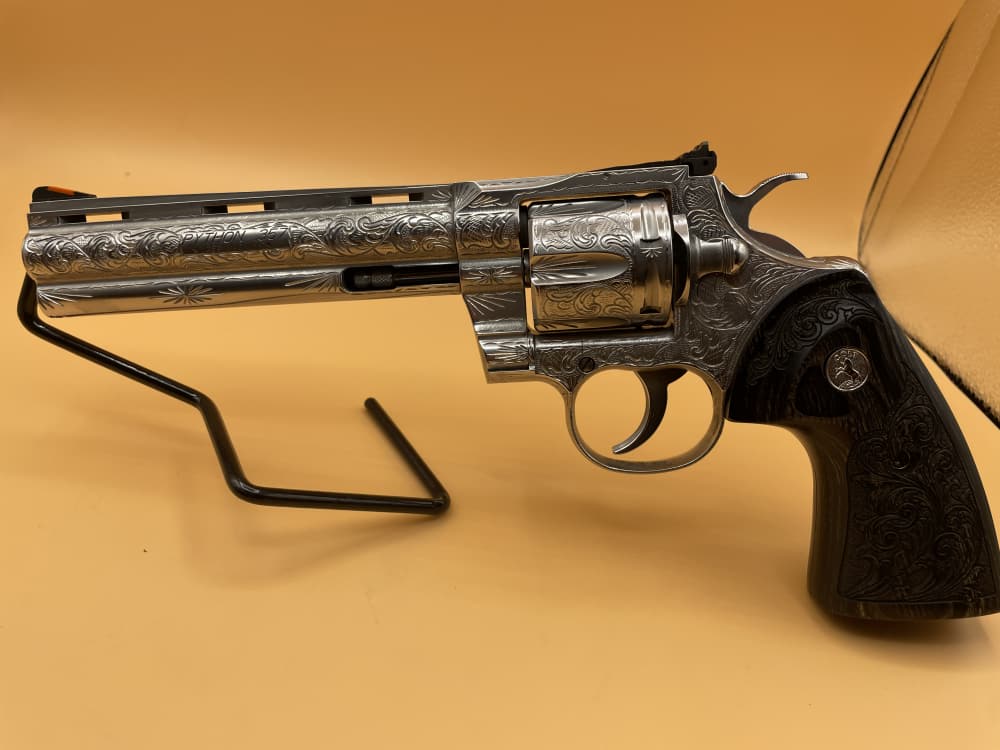 COLT PYTHON 6”  .357 Engraved, Custom Grips, Stainless Steel-img-1