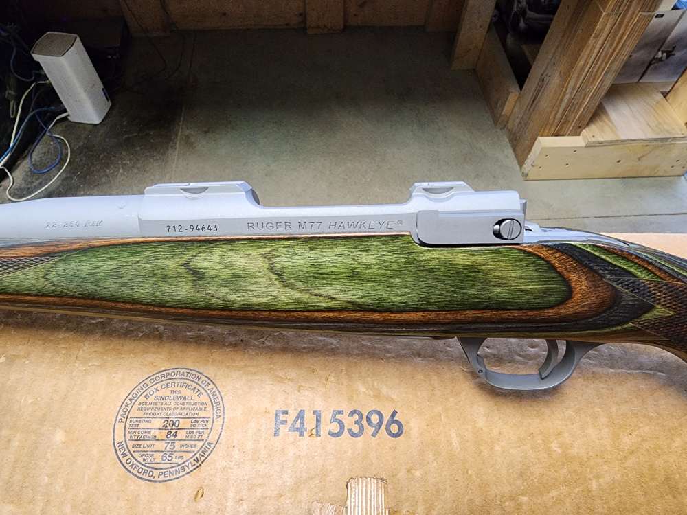 PICS! NEW RUGER M 77 HAWKEYE PREDATOR 22-250 REM 24" STAINLESS 250 24 GREEN-img-18