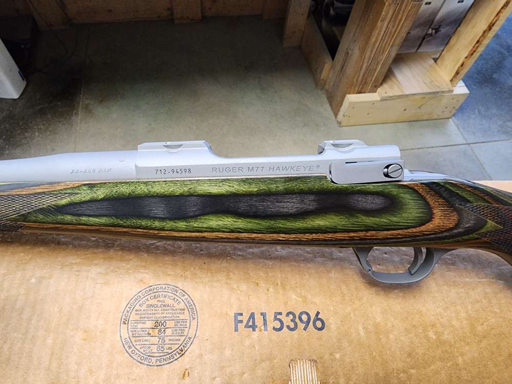 PICS! NEW RUGER M 77 HAWKEYE PREDATOR 22-250 REM 24" STAINLESS 250 24 GREEN-img-18
