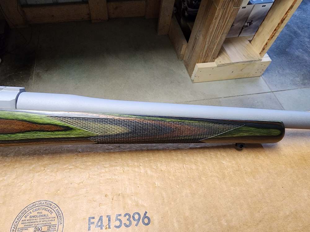 PICS! NEW RUGER M 77 HAWKEYE PREDATOR 22-250 REM 24" STAINLESS 250 24 GREEN-img-10