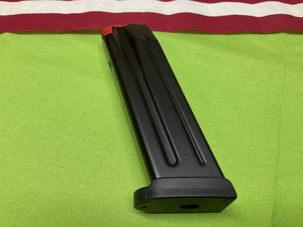 HK Magazine -  VP9 17 Round - 9mm mag - Brand New-img-1