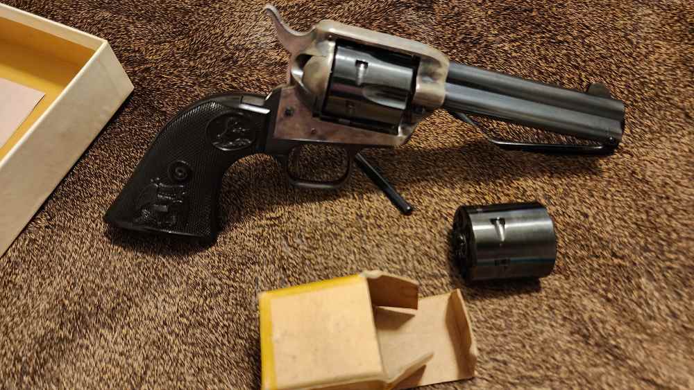 COLT Peacemaker 1972 22 4 3/8" barrel SN G35187 Single Action SA-img-4