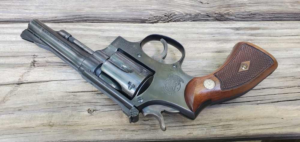 S&W Smith and Wesson Pre 18 22LR revolver. K22. K-22 Combat Masterpiece-img-2