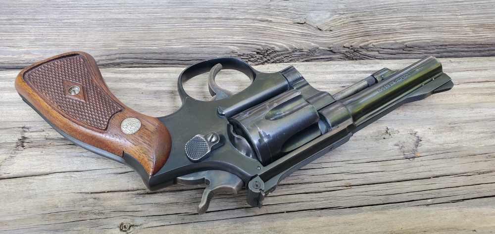 S&W Smith and Wesson Pre 18 22LR revolver. K22. K-22 Combat Masterpiece-img-3