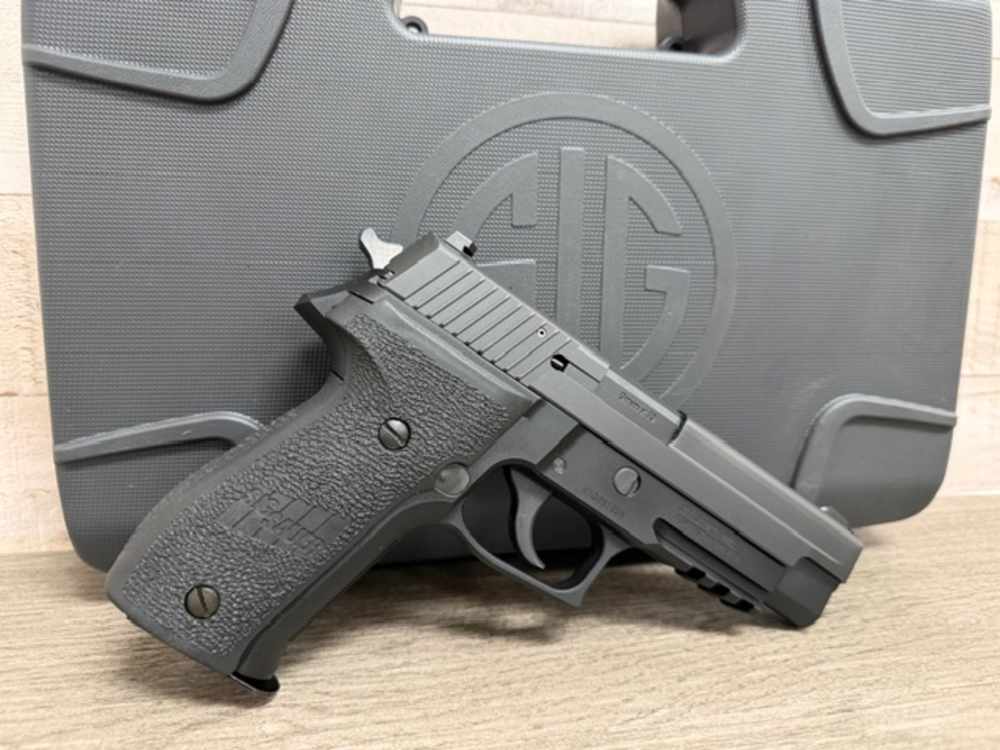 SIG SAUER P226 MK25 MK-25 NAVY SEAL 9MM 3-15 ROUND MAGS BRAND NEW-img-2