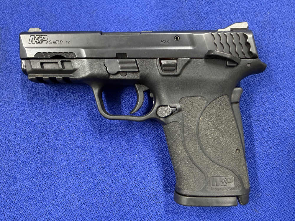 Smith & Wesson M&P 9 Shield EZ, chambered in 9mm -img-1