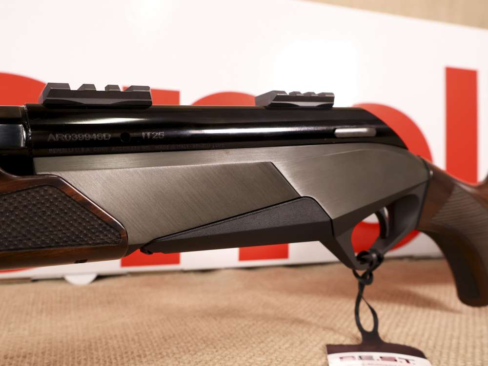 Benelli B.E.S.T. Lupo Walnut Bolt-Action Rifle .300 Win. mag NIB BLEM -img-10