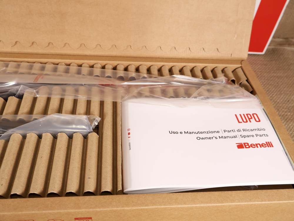 Benelli B.E.S.T. Lupo Walnut Bolt-Action Rifle .300 Win. mag NIB BLEM -img-22