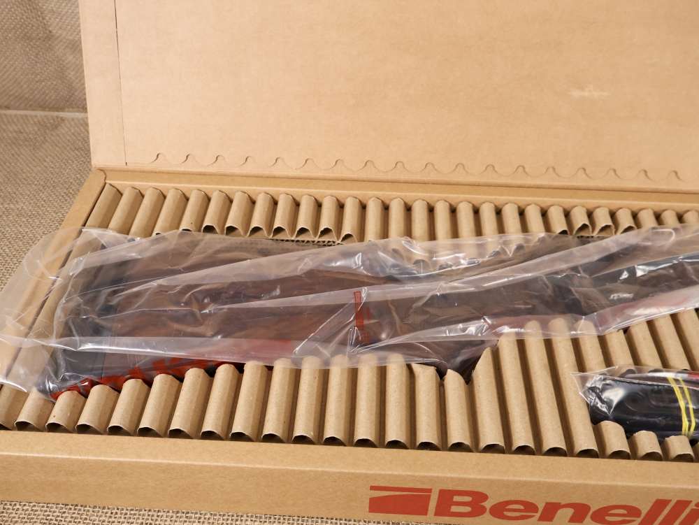 Benelli B.E.S.T. Lupo Walnut Bolt-Action Rifle .300 Win. mag NIB BLEM -img-20